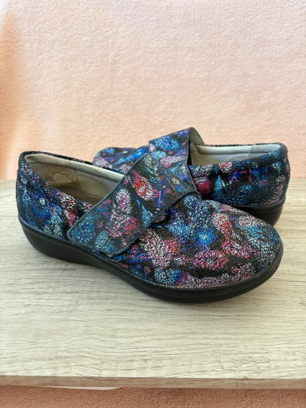 Alegria Lauryn Feather Blue Pink Hook & Loop Strap Comfort Clog Lau-885 39 9